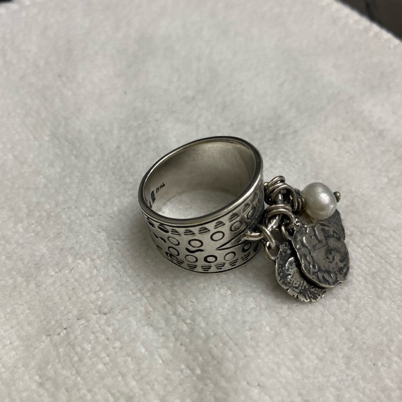 Silpada 925 Sterling Silver Pearl Stamped Coin Cha Cha Ring - Picture 1 of 4